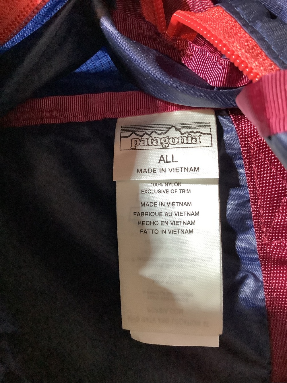 Patagonia Lightweight Travel Tote Pack in Navy/Burgundy - Picture 4 of 7